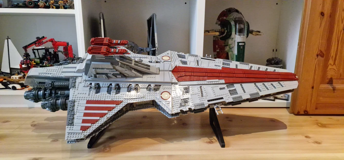 Stand dựng Lego UCS Venator - Image 1