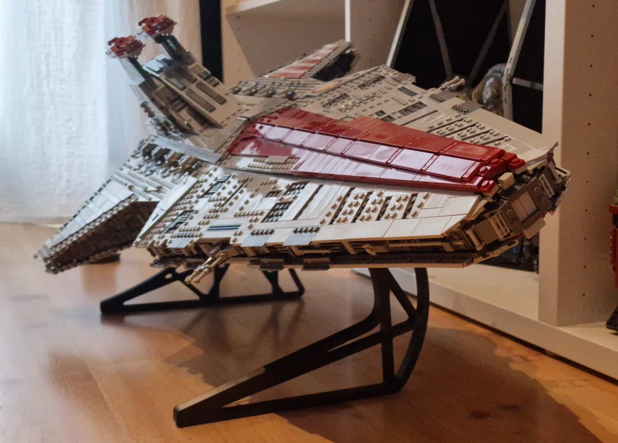 Stand dựng Lego UCS Venator - Image 2