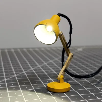 Đèn Bàn Điều Chỉnh Tỉ Lệ 1/10 (1/10 Scale Adjustable Desk Lamp)