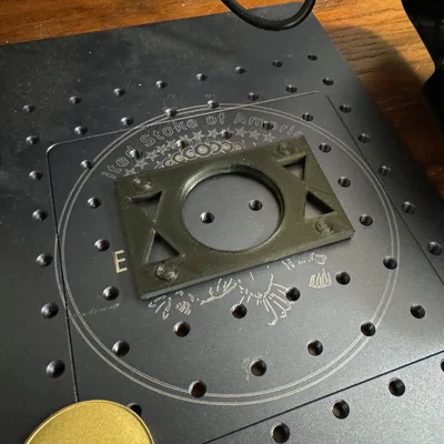 Jig giữ đồng xu 40mm cho máy laser sợi quang Gweike G2