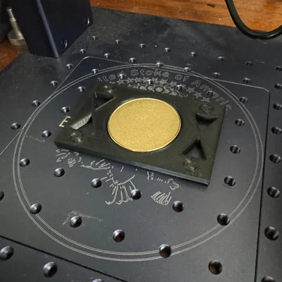 Jig giữ đồng xu 40mm cho máy laser sợi quang Gweike G2