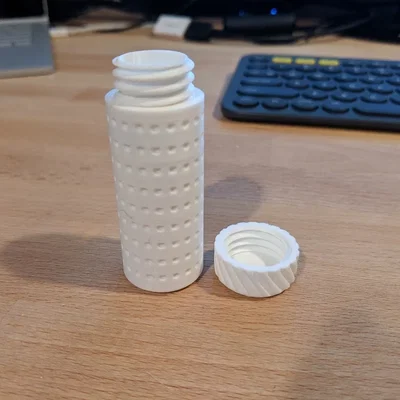 Hộp Đựng Thuốc Cầm Tay (Screw Top Pill Bottle) In 3D Tiện Dụng