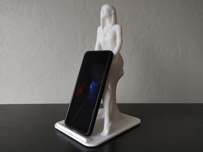 Giá đỡ điện thoại tượng cô gái ngồi (Sitting Girl Statue Phone Stand) - Image 1