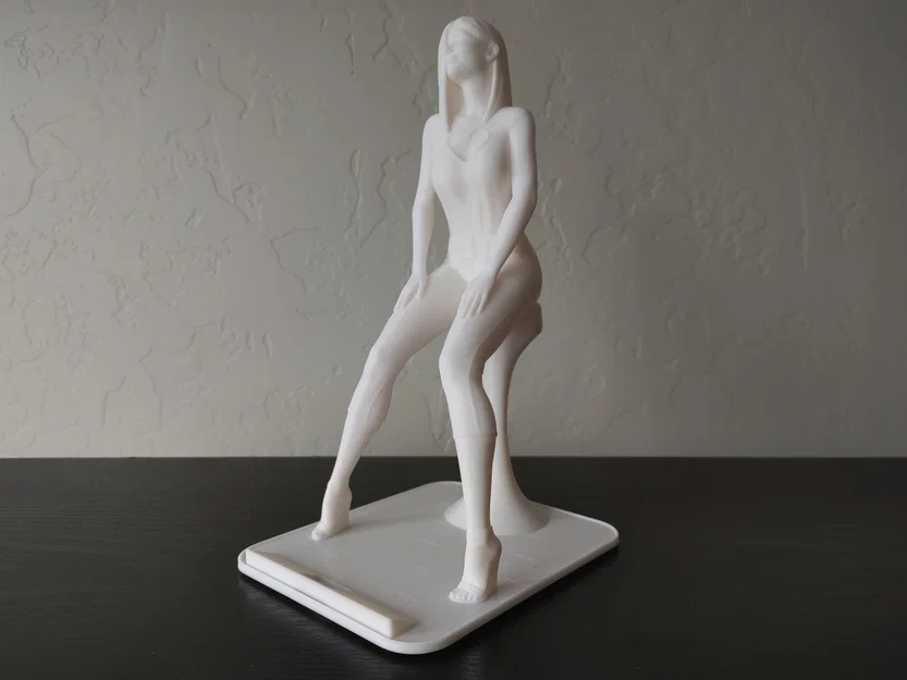 Giá đỡ điện thoại tượng cô gái ngồi (Sitting Girl Statue Phone Stand) - Image 3