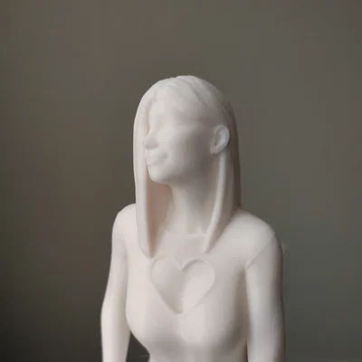 Giá đỡ điện thoại tượng cô gái ngồi (Sitting Girl Statue Phone Stand)