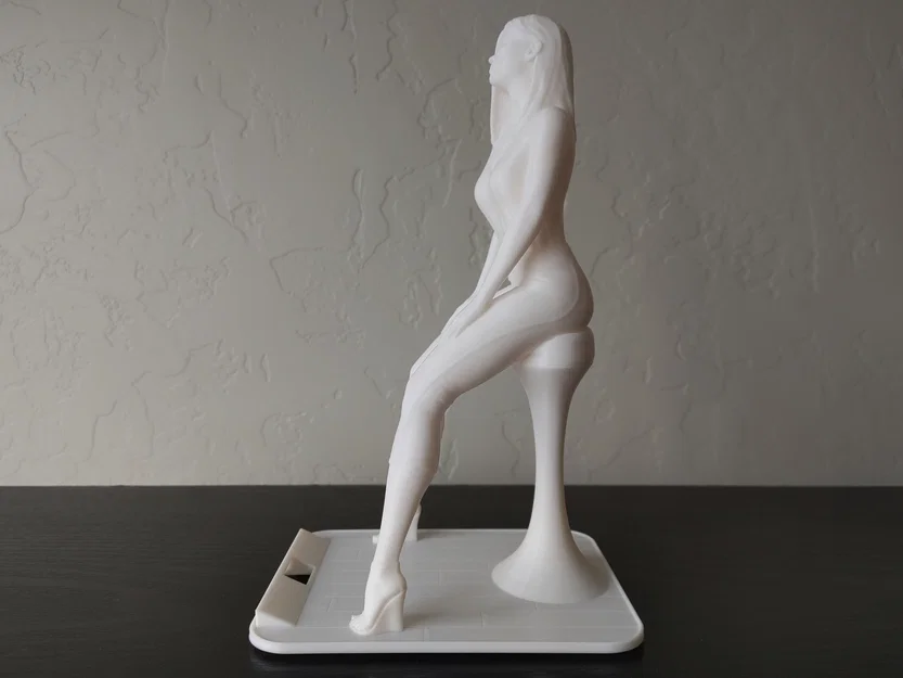 Giá đỡ điện thoại tượng cô gái ngồi (Sitting Girl Statue Phone Stand) - Image 7