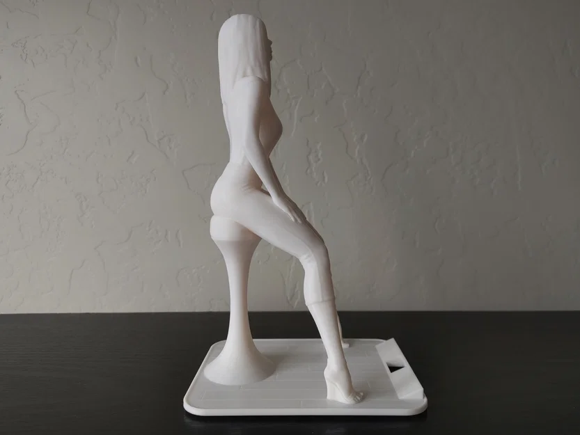 Giá đỡ điện thoại tượng cô gái ngồi (Sitting Girl Statue Phone Stand) - Image 8