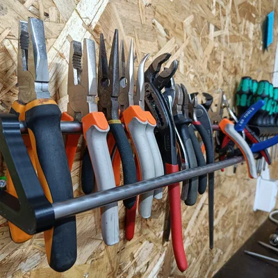Bộ khung treo kìm gắn tường tiện lợi cho xưởng cơ khí và DIY
