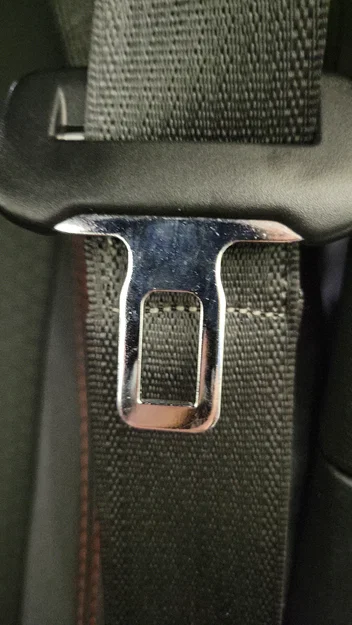 Miếng giảm tiếng cảnh báo dây an toàn Jeep JL (2018+) - Image 1