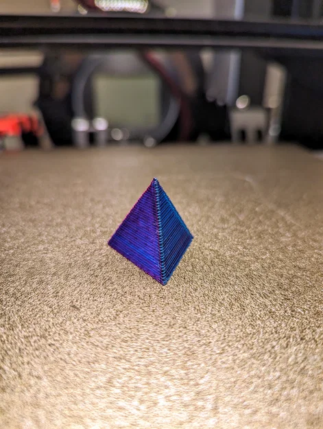 Mô hình kim tự tháp tam giác (Triangular Pyramid) để in 3D - Image 1