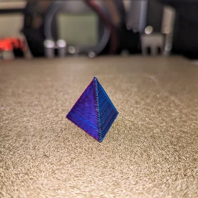 Mô hình kim tự tháp tam giác (Triangular Pyramid) để in 3D