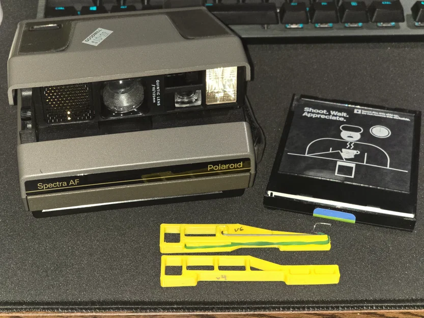 Spacer căn giữa cartridge Polaroid Spectra 600/I-Type - Image 1