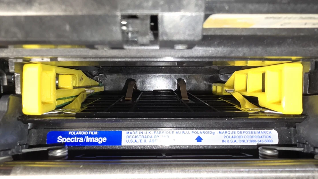 Spacer căn giữa cartridge Polaroid Spectra 600/I-Type - Image 3