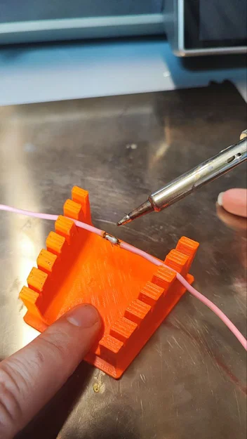 Dụng cụ hỗ trợ hàn mạch (third hand welding) in 3D tiện lợi - Image 2