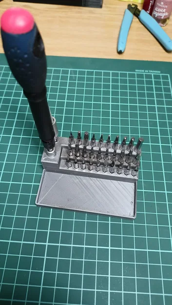 Khay đựng đầu vít Hex (Hex bit holder) thông minh cho bàn làm việc - Image 3