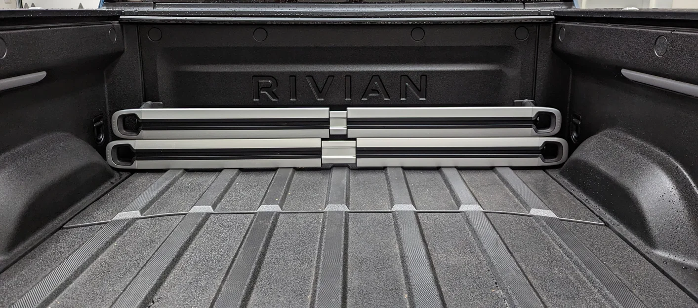 Ngàm gắn Crossbar trong thùng xe Rivian (bản Enhanced) - Image 3