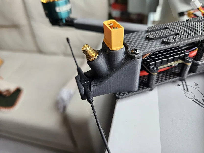 Bộ giá đỡ ăng-ten và bảo vệ dây cho khung drone Phisital XL10 - Image 1