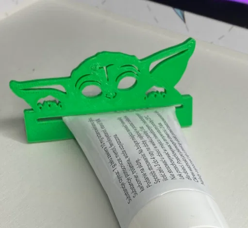 Dụng cụ bóp kem đánh răng Grogu (Grogu toothpaste squeezer) - Image 1