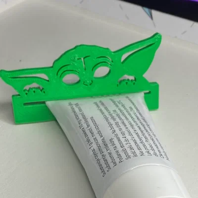 Dụng cụ bóp kem đánh răng Grogu (Grogu toothpaste squeezer)