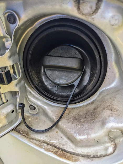 Dây giữ nắp xăng thay thế cho Nissan Frontier (Replacement Gas Cap Tether) - Image 1