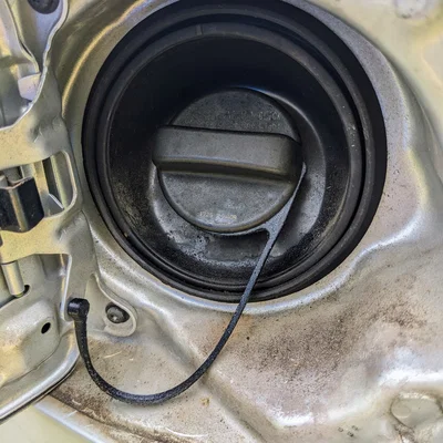 Dây giữ nắp xăng thay thế cho Nissan Frontier (Replacement Gas Cap Tether)