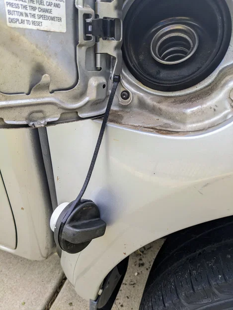 Dây giữ nắp xăng thay thế cho Nissan Frontier (Replacement Gas Cap Tether) - Image 3