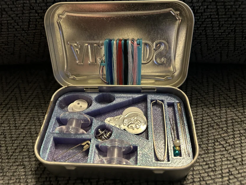 Bộ Kim Chỉ Trong Hộp Altoids (Altoids Sewing Kit) - Image 1