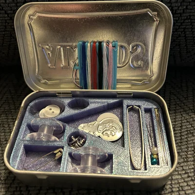 Bộ Kim Chỉ Trong Hộp Altoids (Altoids Sewing Kit)