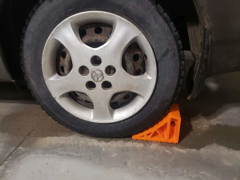 Chèn Bánh Cơ Bản (Basic Wheel Chock) - Image 2