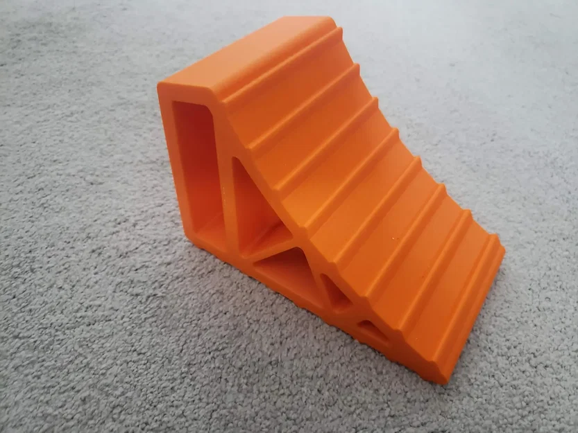 Cục chèn bánh xe (Wheel Chock) in 3D tối giản, bền bỉ, an toàn - Image 1
