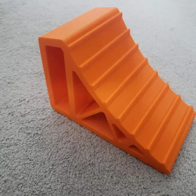 Cục chèn bánh xe (Wheel Chock) in 3D tối giản, bền bỉ, an toàn
