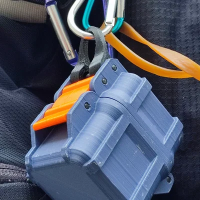 Hộp đựng đồ Fisherman's Box: Phụ kiện bền bỉ cho người leo núi, đạp xe