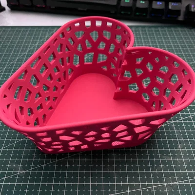 Giỏ đựng đồ hình trái tim phong cách Voronoi in 3D cực đẹp