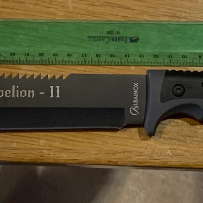 Mô hình dao chiến đấu Machete tỷ lệ 1:1 ấn tượng