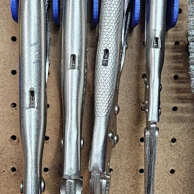 Giá treo tường cho kẹp Vise Grip