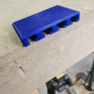 Giá treo tường cho kẹp Vise Grip