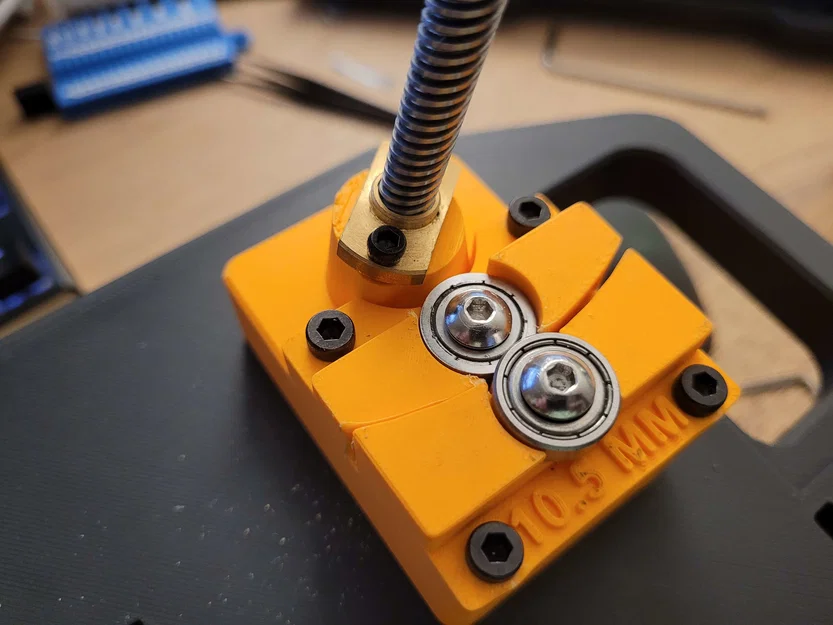 Recreator3D Community Bottle Cutter: Middle, alternative lead screw nut - Image 1