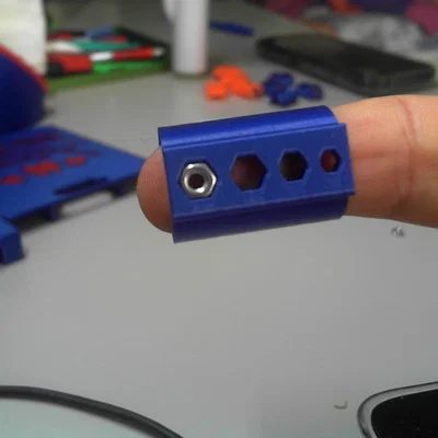 Finger Nut Helper - Dụng cụ giữ đai ốc đa năng cho mọi nhu cầu