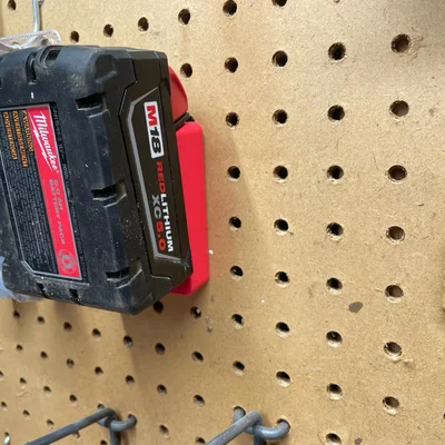 Giá treo Pegboard cho pin Milwaukee M18 (Milwaukee M18 Battery Peg Board Mount)