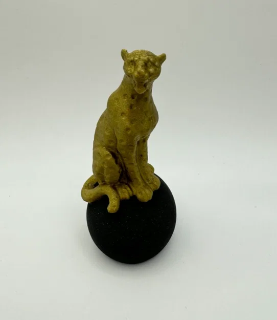 Mô hình điêu khắc báo Cheetah ngồi trên quả cầu trang trí 3D - Image 1