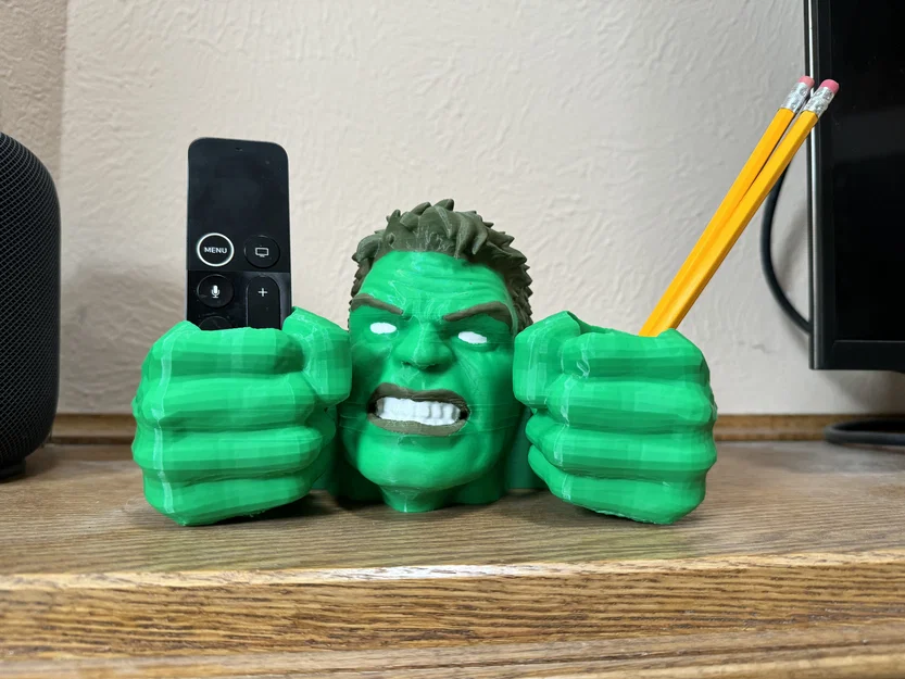 Giá đỡ phụ kiện Hulk “Strongest avenger” - Image 1