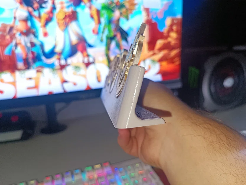 Giá đỡ trưng bày huy hiệu Fortnite (Fortnite Medallion Stand) in 3D - Image 6