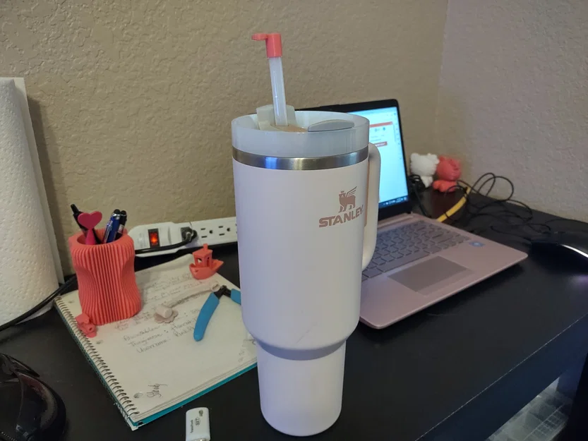 Nắp đậy ống hút chống bụi cho bình Stanley 40oz (File 3D in) - Image 1