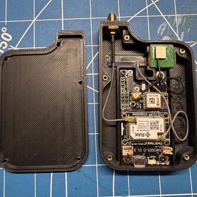 Vỏ Meshtastic RAK board MagSafe gắn iPhone