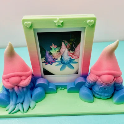 Khung ảnh Instax Mini hình chú lùn (Gnome) cực đáng yêu để bàn