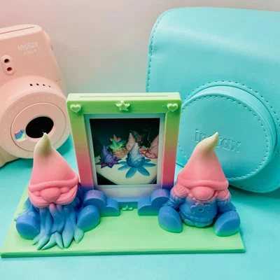 Khung ảnh Instax Mini hình chú lùn (Gnome) cực đáng yêu để bàn