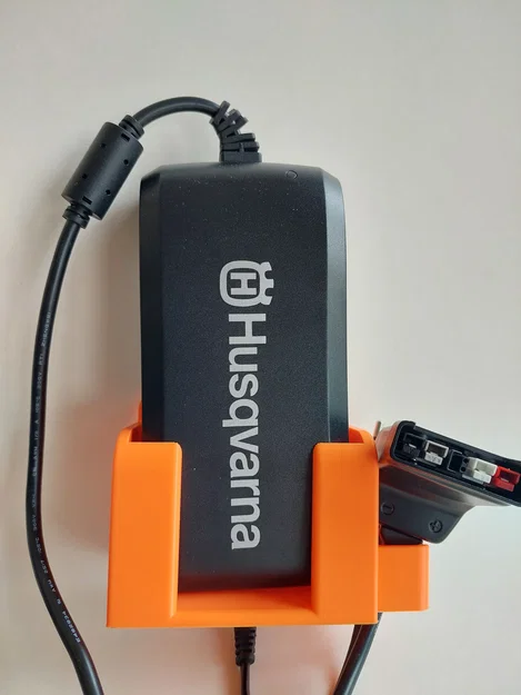 Giá treo bộ sạc Husqvarna QC80 - Gọn gàng và tiện lợi - Image 1