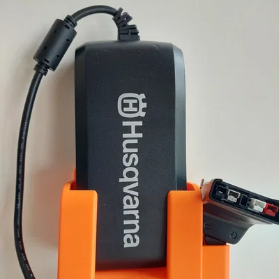 Giá treo bộ sạc Husqvarna QC80 - Gọn gàng và tiện lợi
