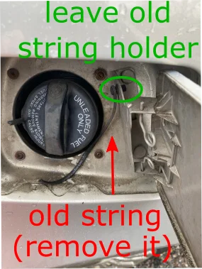 Ngàm giữ nắp bình xăng Fiat Punto (Fiat Punto fuel tank cover holder) - Image 3