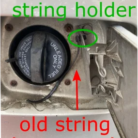 Ngàm giữ nắp bình xăng Fiat Punto (Fiat Punto fuel tank cover holder)